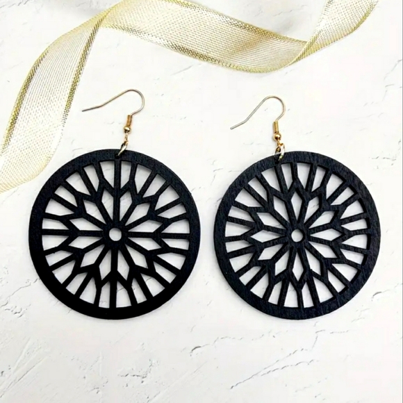 Jewelry - NEW Black Flower Round Earrings